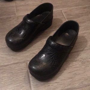 Black Dansko Nursing clogs